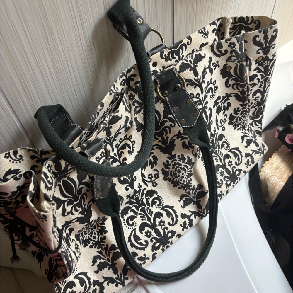 Elegant Black and Cream carry on/Tote Bag